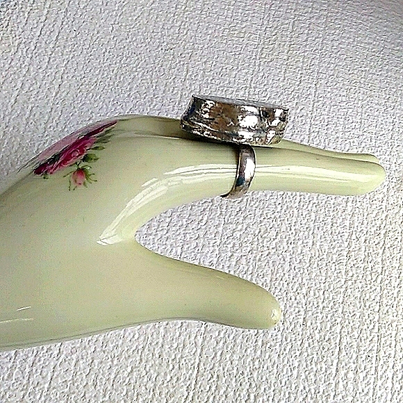 RARE HATTIE CARNEGIE Abstract Blue Inlay Adj. Ring - Picture 7 of 16